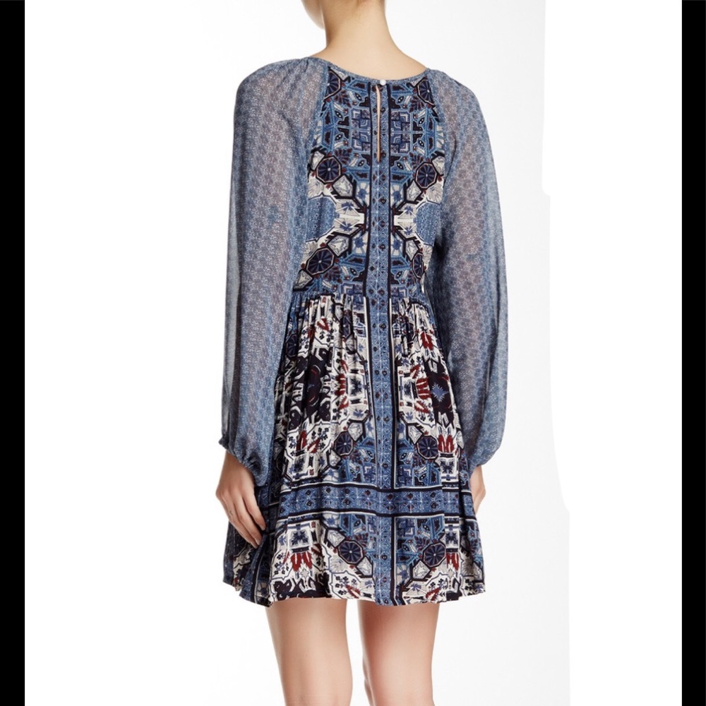 Elegant Blue Patterned Dress - Picture 2 of 7